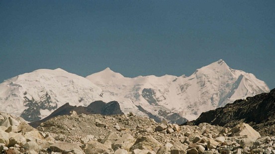 Himlung Peak links van het midden